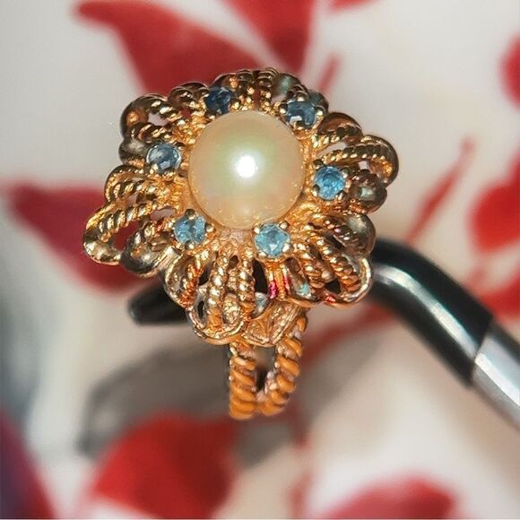 10k Vintage Flower Shaped Pearl Surrounded With Blue Sapphires Ring - Picture 4 of 13